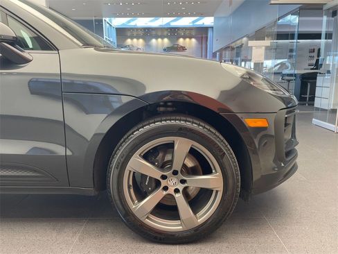 Used 2025 Porsche Macan image 25