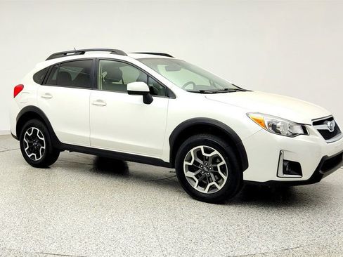 Used 2017 Subaru Crosstrek 2.0i Premium AWD/4WD image 3