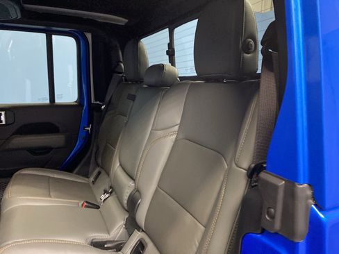 Certified 2024 Jeep Gladiator Mojave image 27