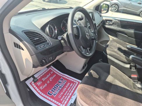 Used 2019 Dodge Grand Caravan SE FWD image 7