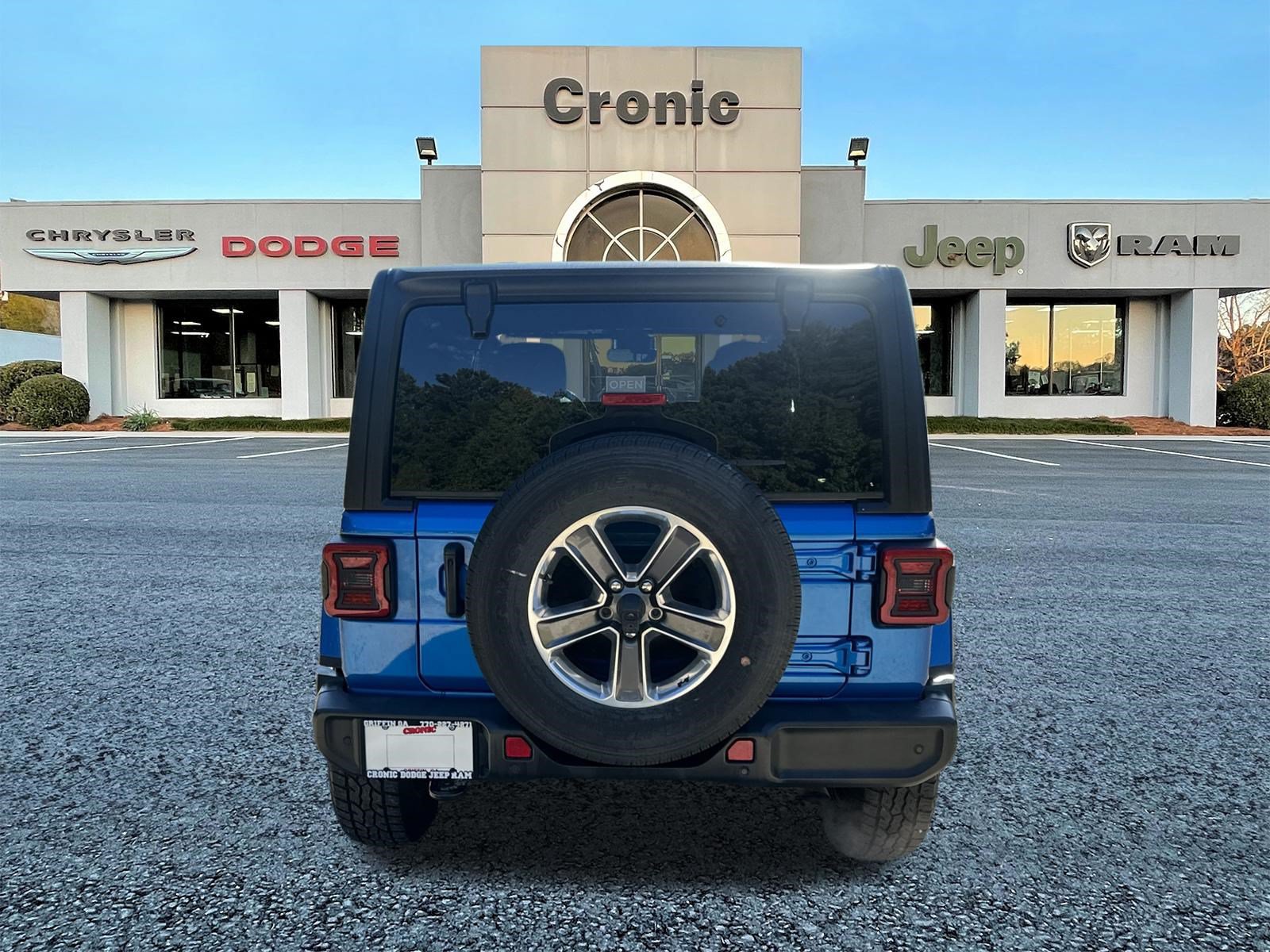 Used 2021 Jeep Wrangler Unlimited Sahara w/ Dual Top Group AWD/4WD image 4