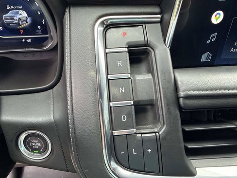 Used 2022 Chevrolet Tahoe LT w/ Luxury Package RWD image 28
