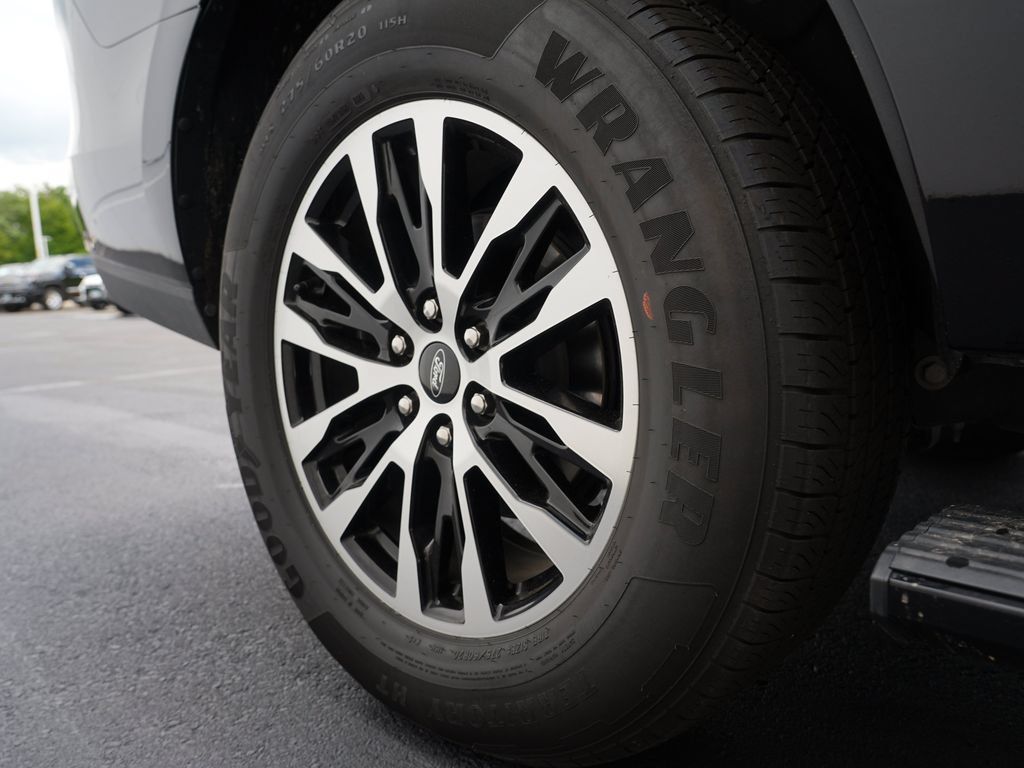 Used 2025 Ford Expedition Platinum AWD/4WD image 32