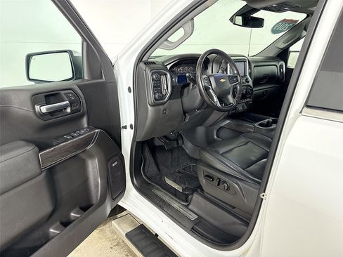 Used 2019 Chevrolet Silverado 1500 LTZ w/ LTZ Premium Package image 3