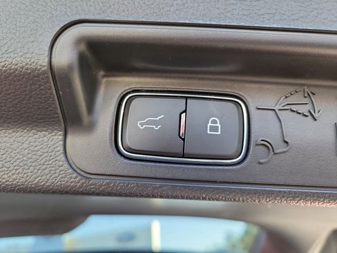 Used 2023 Ford Explorer Limited image 27