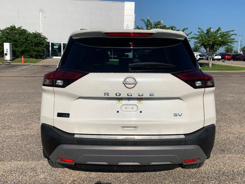Used 2023 Nissan Rogue SV FWD image 6