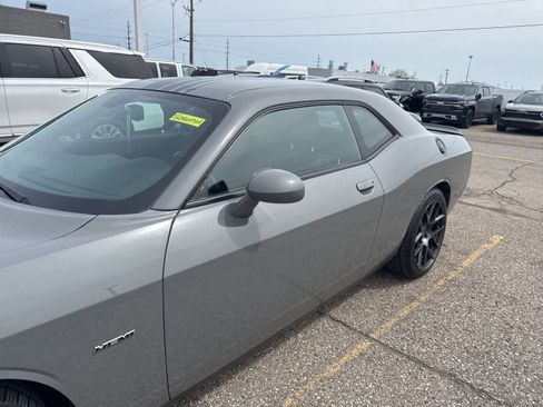 Used 2018 Dodge Challenger R/T RWD image 17