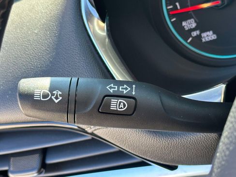 Used 2023 Chevrolet Traverse LT image 22