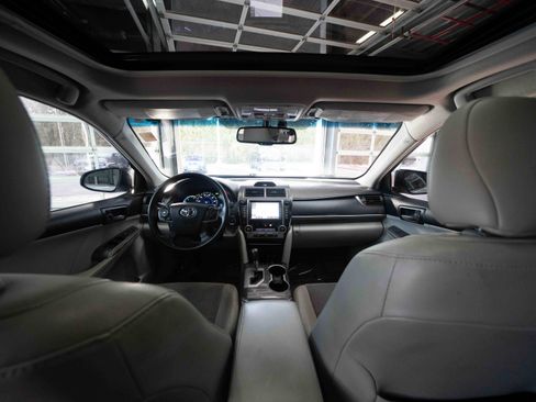 Used 2012 Toyota Camry XLE image 19