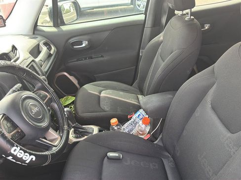 Used 2017 Jeep Renegade Latitude image 6