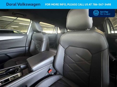 Used 2025 Volkswagen Atlas Cross Sport SE FWD image 14