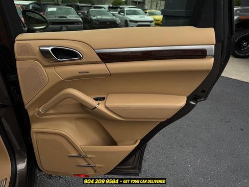 Used 2014 Porsche Cayenne S AWD/4WD image 23