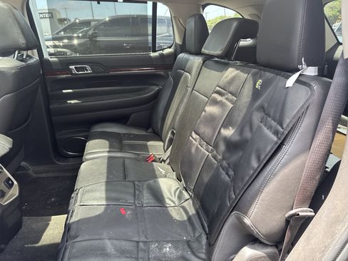 Used 2010 Lincoln MKT 2WD image 8
