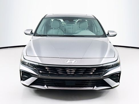 Used 2025 Hyundai Elantra SEL FWD image 2