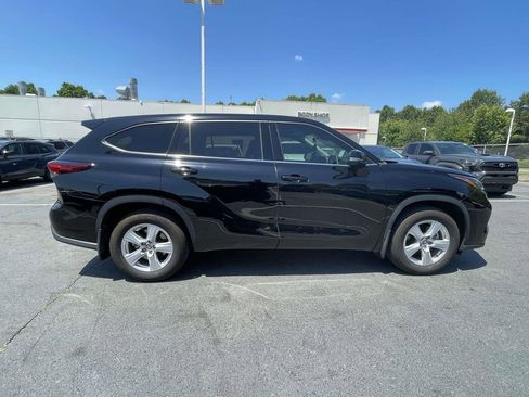 Used 2021 Toyota Highlander LE FWD image 23
