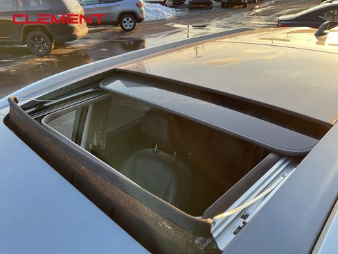 Used 2021 Nissan Rogue Platinum image 16