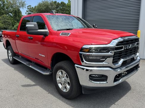 Used 2026 RAM 2500 Big Horn AWD/4WD image 3