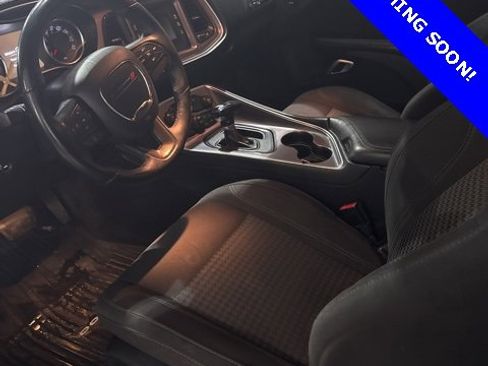 Used 2016 Dodge Challenger SXT image 9