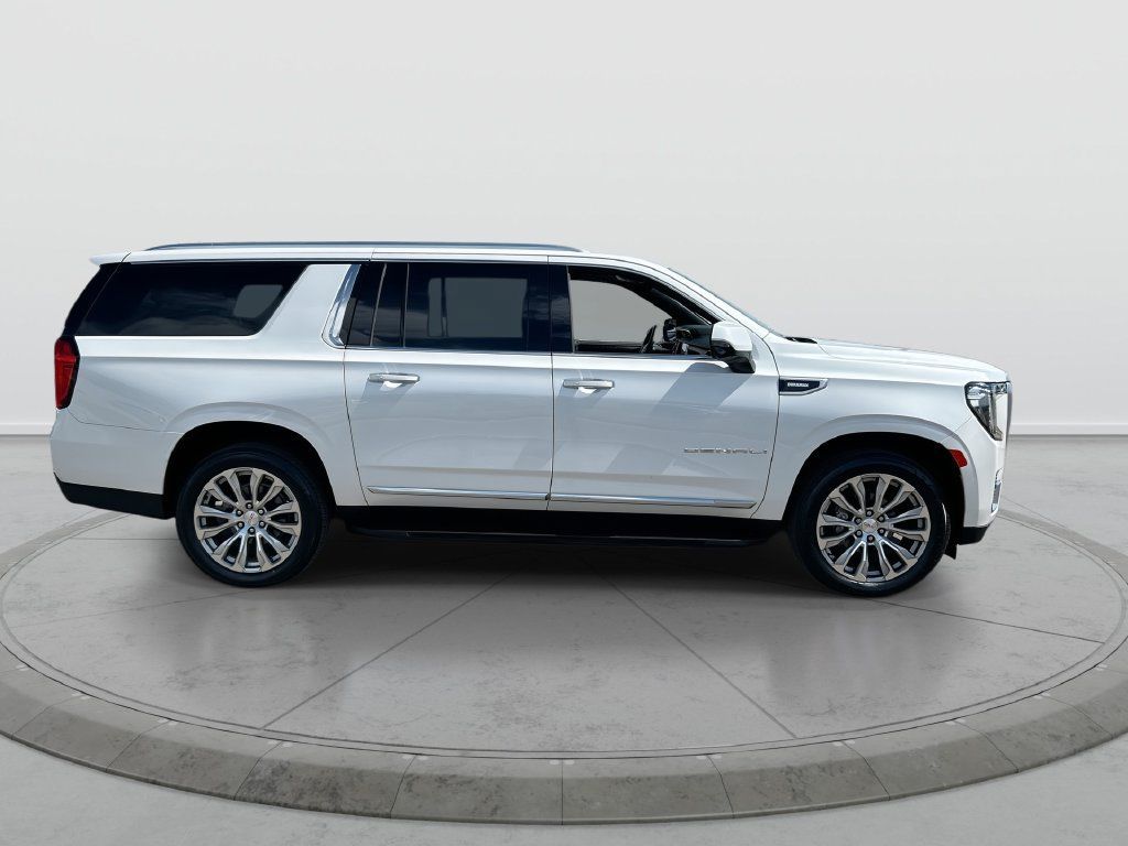 Used 2023 GMC Yukon XL Denali RWD image 9