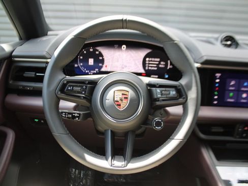 Certified 2025 Porsche Macan Electric RWD image 33