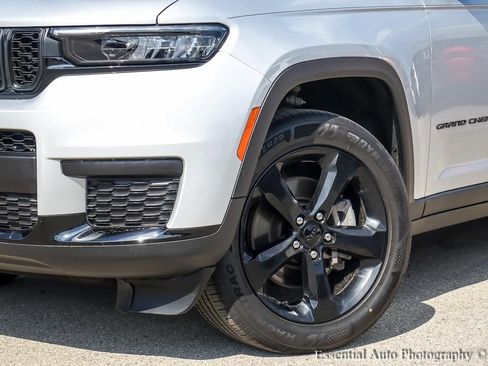 Used 2023 Jeep Grand Cherokee L Laredo AWD/4WD image 4