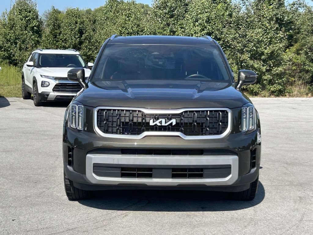 Used 2023 Kia Telluride EX w/ EX Captain's Chair Package FWD image 2