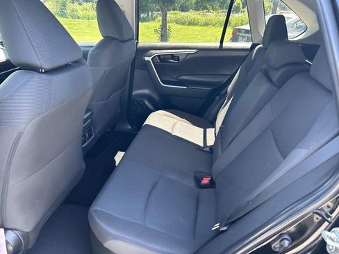 Used 2022 Toyota RAV4 LE AWD/4WD image 18