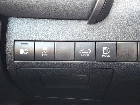 Used 2019 Toyota Camry SE image 25