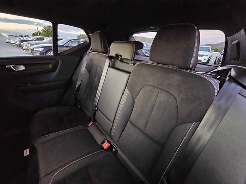 Used 2023 Volvo XC40 Recharge Ultimate image 18