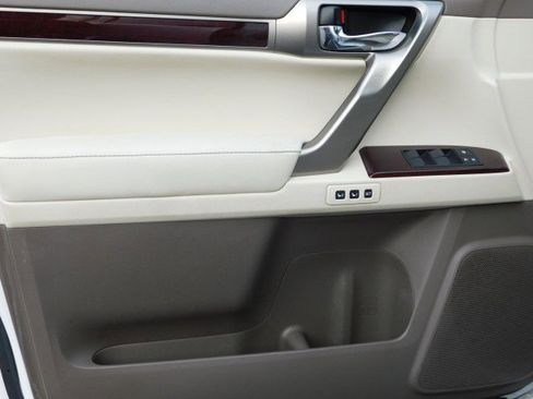 Used 2017 Lexus GX 460 image 31