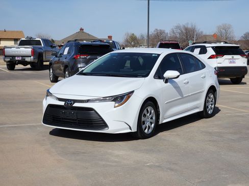 Used 2024 Toyota Corolla LE image 2