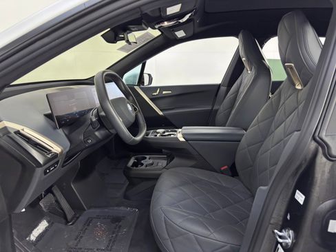 Used 2023 BMW iX xDrive50 w/ Sport Package image 16