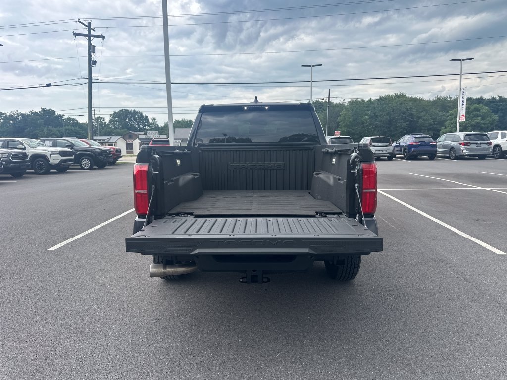 Used 2025 Toyota Tacoma SR5 AWD/4WD image 12
