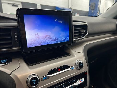 Used 2023 Ford Explorer XLT w/ Equipment Group 202A image 23