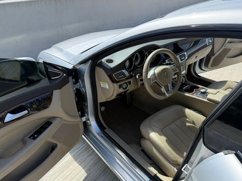 Used 2014 Mercedes-Benz CLS 550 w/ Premium 1 Package image 9