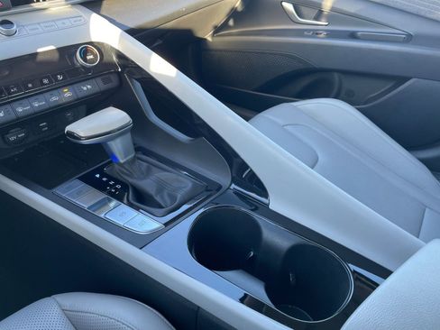 Used 2025 Hyundai Elantra Limited image 40