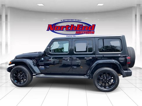 Used 2022 Jeep Wrangler Unlimited Sahara w/ Cold Weather Group image 4