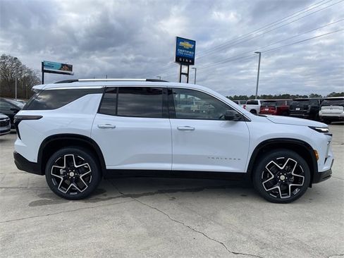 New 2026 Chevrolet Traverse High Country w/ LPO, Floor Liner Package image 7