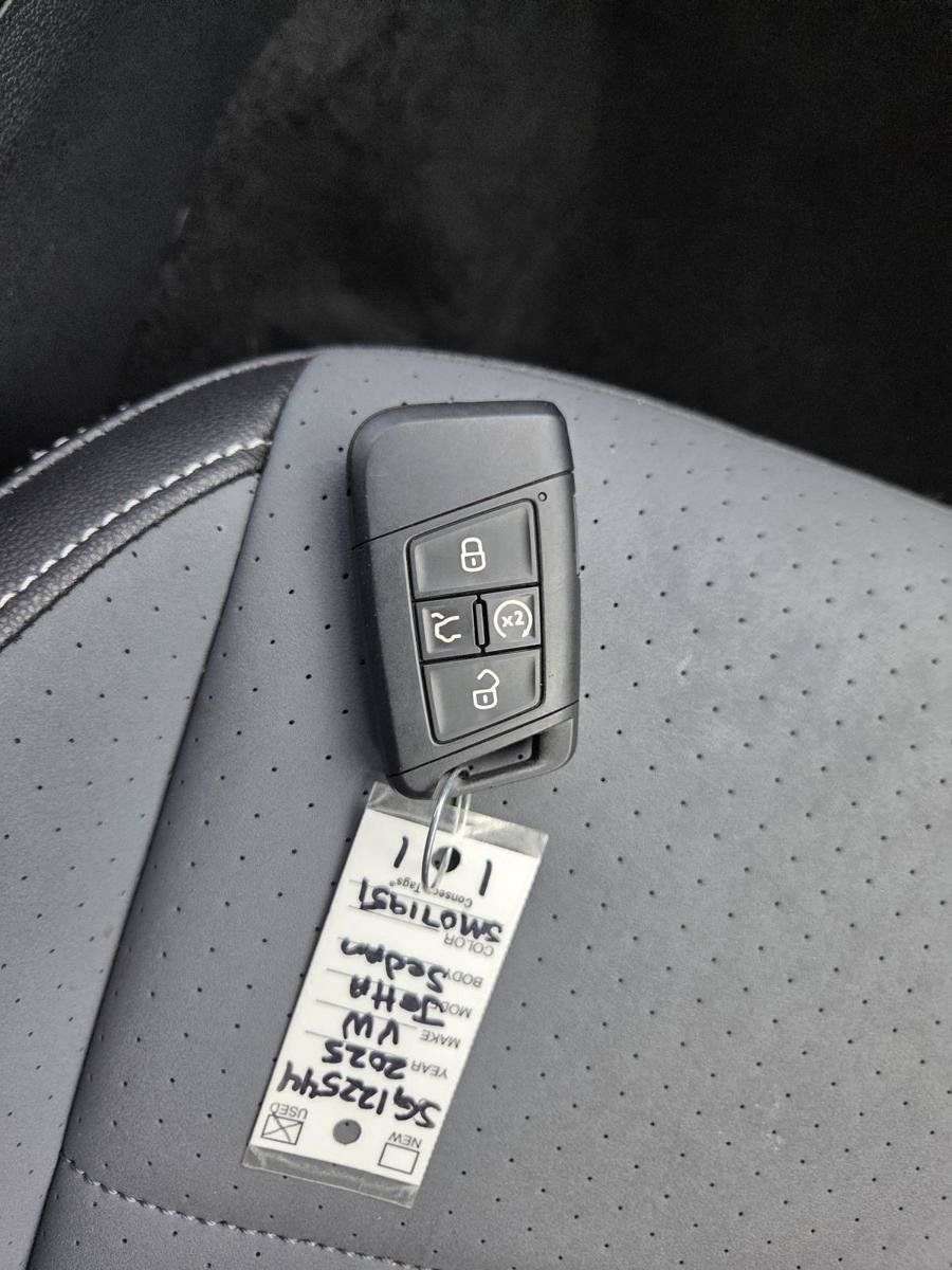 Used 2025 Volkswagen Jetta SE FWD image 28