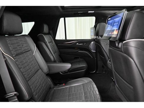 Used 2023 Cadillac Escalade Sport Platinum w/ LPO, ONYX Package AWD/4WD image 26