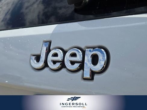 Used 2022 Jeep Grand Cherokee Laredo E image 30