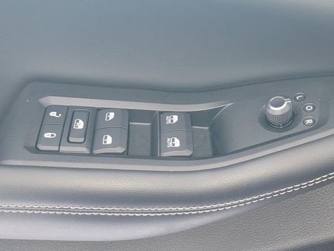 Used 2023 Jeep Grand Cherokee Limited w/ Black Appearance Package image 30