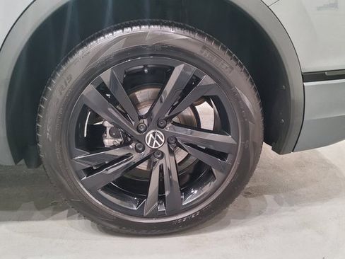 Used 2024 Volkswagen Tiguan SE R-Line image 38