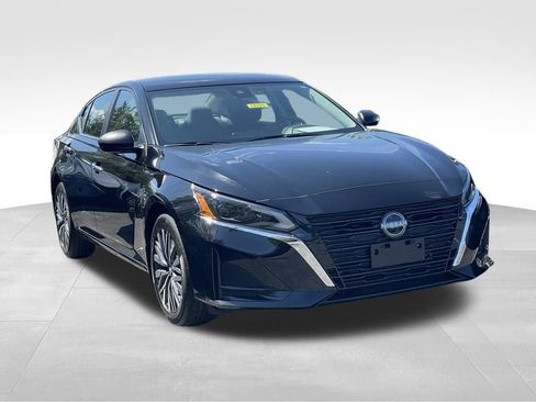 Certified 2024 Nissan Altima 2.5 SV AWD/4WD image 3