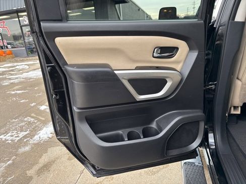 Used 2017 Nissan Titan SV image 42