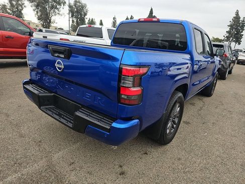Used 2025 Nissan Frontier SV image 2