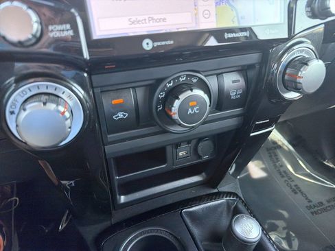 Used 2023 Toyota 4Runner TRD Off-Road Premium w/ Moonroof Package AWD/4WD image 31