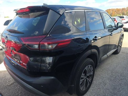 Used 2023 Nissan Rogue SV image 4