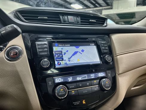 Used 2017 Nissan Rogue SV AWD/4WD image 36