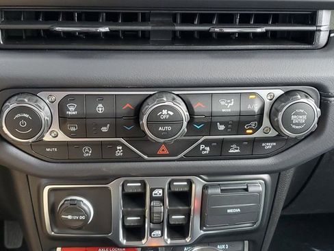 New 2025 Jeep Gladiator Mojave image 33